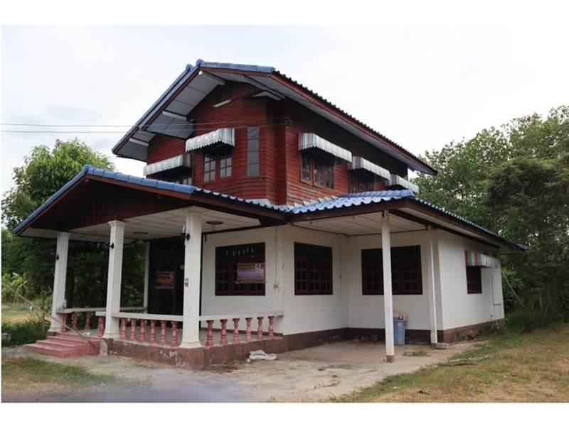 บัวแดง ปทุมรัตต์ ร้อยเอ็ด